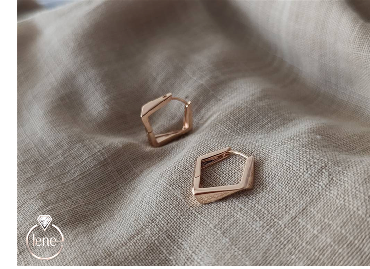 گوشواره حلقهای ژوپینگ مدل لوزی ضلع زاویهدار