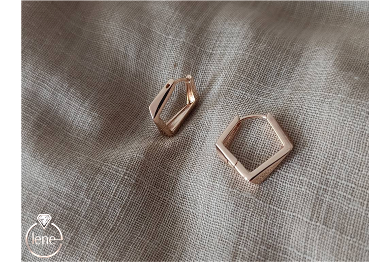 گوشواره حلقهای ژوپینگ مدل لوزی ضلع زاویهدار