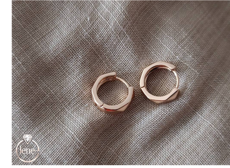 گوشواره حلقهای ژوپینگ طرح لوزی برجسته- نگین دار- ساده